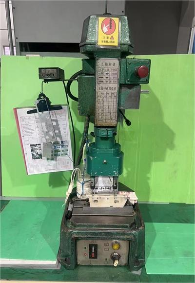 13、單軸攻絲機.jpg